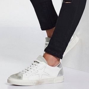 Women’s Steve Madden Rezza Distressed White Shoes Size 10 US!
